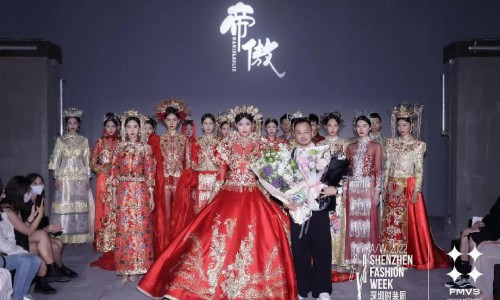 “衣燃如沐”|帝傲婚纱携10万颗砖石礼服惊艳深圳时装周