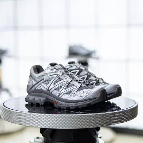 Salomon x SLAM JAM 探索银色沙漠 打造联名线下体验 开启双城联动