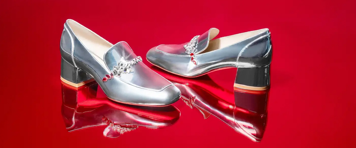 龙腾耀新春 STUART WEITZMAN推出2024中国新春限定胶囊系列