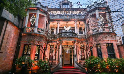 CHARLOTTE TILBURY「魔法美妆空间」闪耀上海新天地 CT全球彩妆代言人邓为惊喜现身
