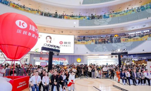 康奈&李斯丹妮│舒适国潮新定义，一路潮前玩出圈