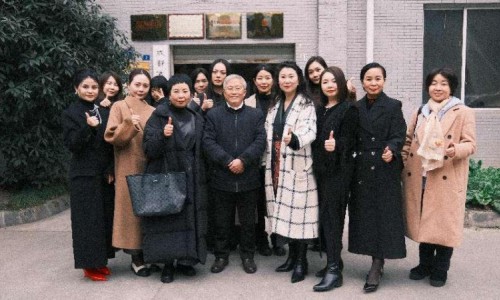 安娜凯瑟莉ANNA CASELLI团队探访古蜀蜀锦研究所，学习、传承蜀锦非遗文化