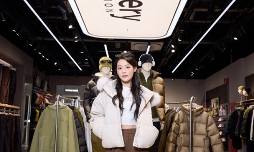 冬境探新，Discovery Expedition携手陈丽君演绎冬日羽绒秀场