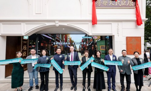 屈臣氏全国首家复古主题快闪店亮相广州 点燃新春消费热潮